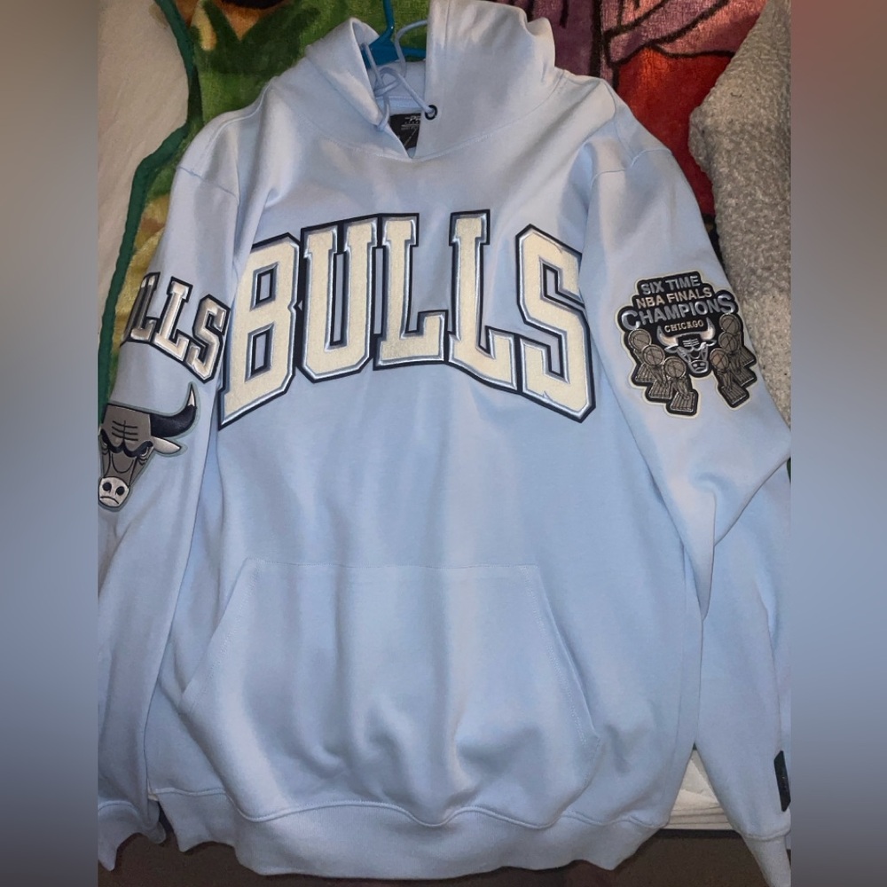 NEW Pro Standard Chicago Bulls Sweatshirt & Basketball Shorts